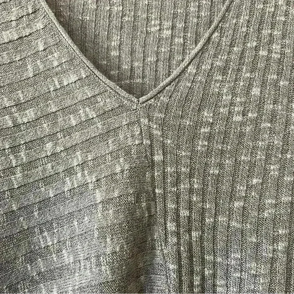 Eileen Fisher Gray Ribbed Knit Sweater Small Asymmetrical Hem V-Neck Linen Blend